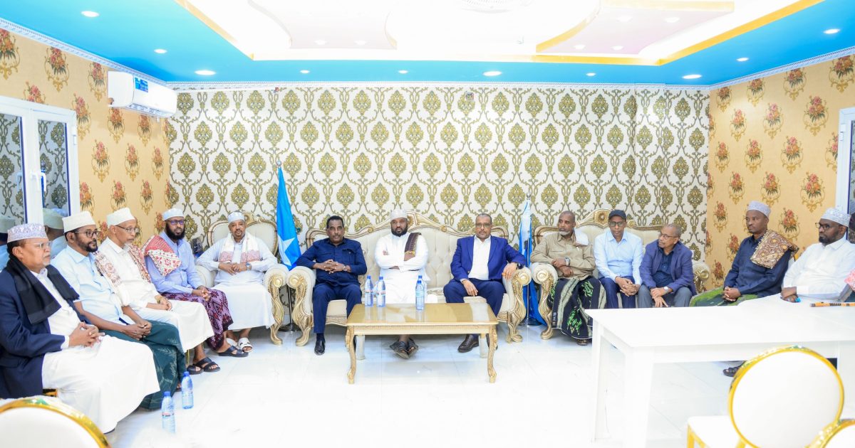 Mas’uuliyiin ka tirsan dowladda Federaalka Soomaaliya oo magaalada Laascaanood ka wada kulamo lagu dardargelinayo dhammeytirka dhismaha SSC-Khaatumo