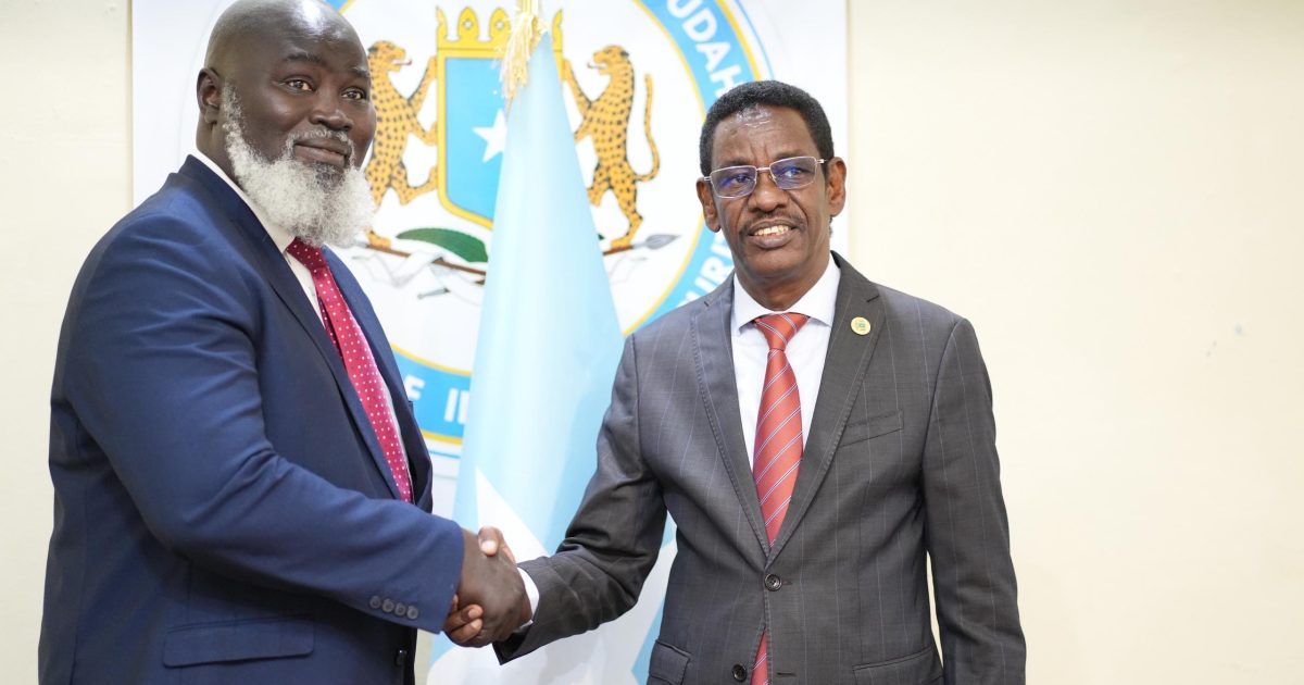 Wasiir Fartaag oo xafiiskiisa ku qaabilay Ergayga Gaarka ah ee Midowga Africa ee Soomaaliya