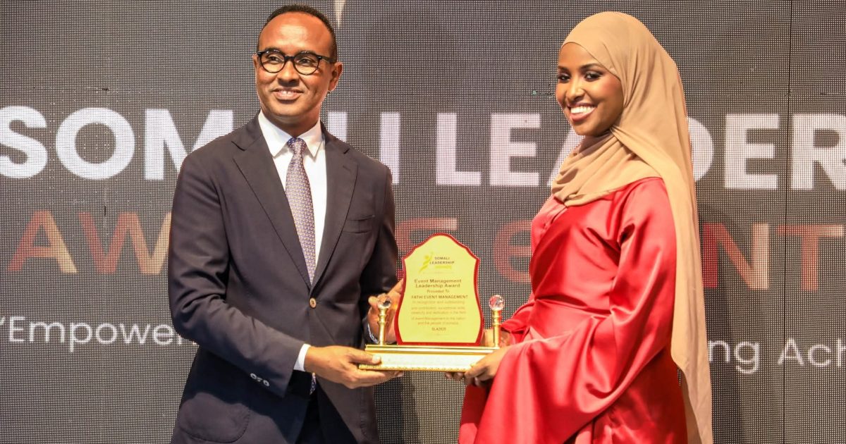 Madasha Somali Leadership Awards oo abaalmarinta sanadka guddoonsiisay Guddoomiyaha Hay’adda SoDMA