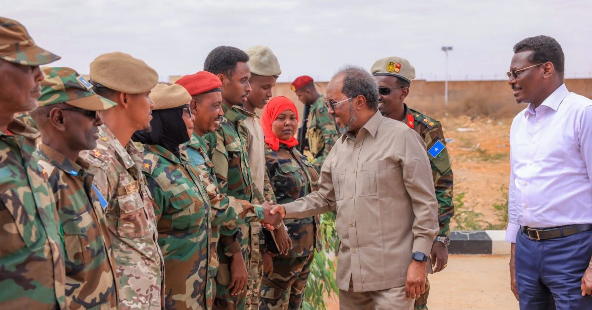 Madaxweyne Xasan Sheekh oo kormeeray Taliska Qeybta 21aad ee Ciidanka Xoogga Dalka