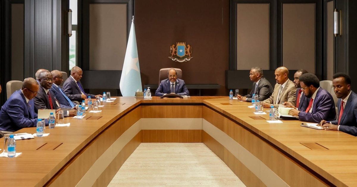 Madaxweyne Xasan Sheekh oo qaabilay wafdi ka socday Suudaan