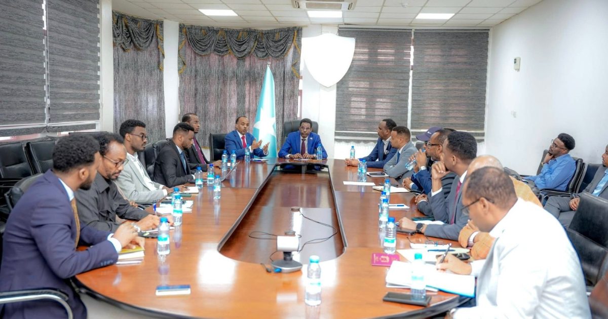 Wasiirka Amniga oo guddoomiyay kulan wada shaqeyn ah ee Hay’adaha HSJ iyo NIRA