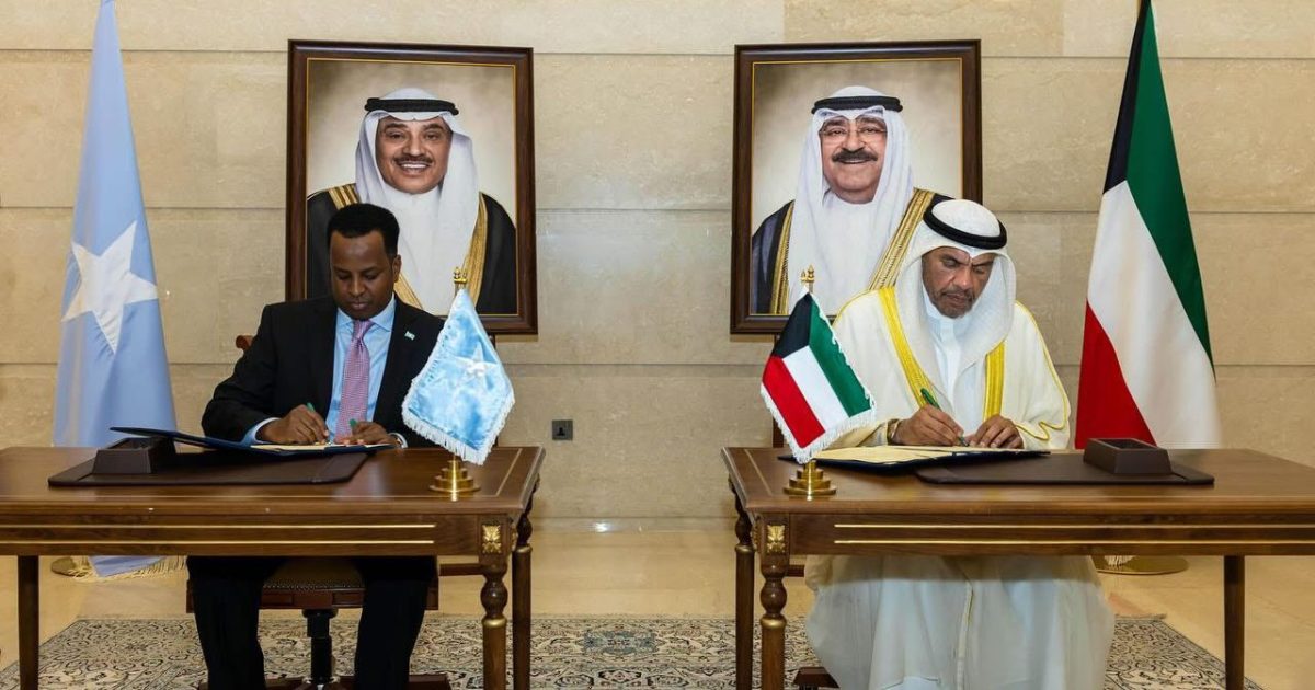 Soomaaliya iyo Kuwait oo kala saxiixday seddex heshiis oo kor u qaadaya xiriirka diblomaasiyadeed