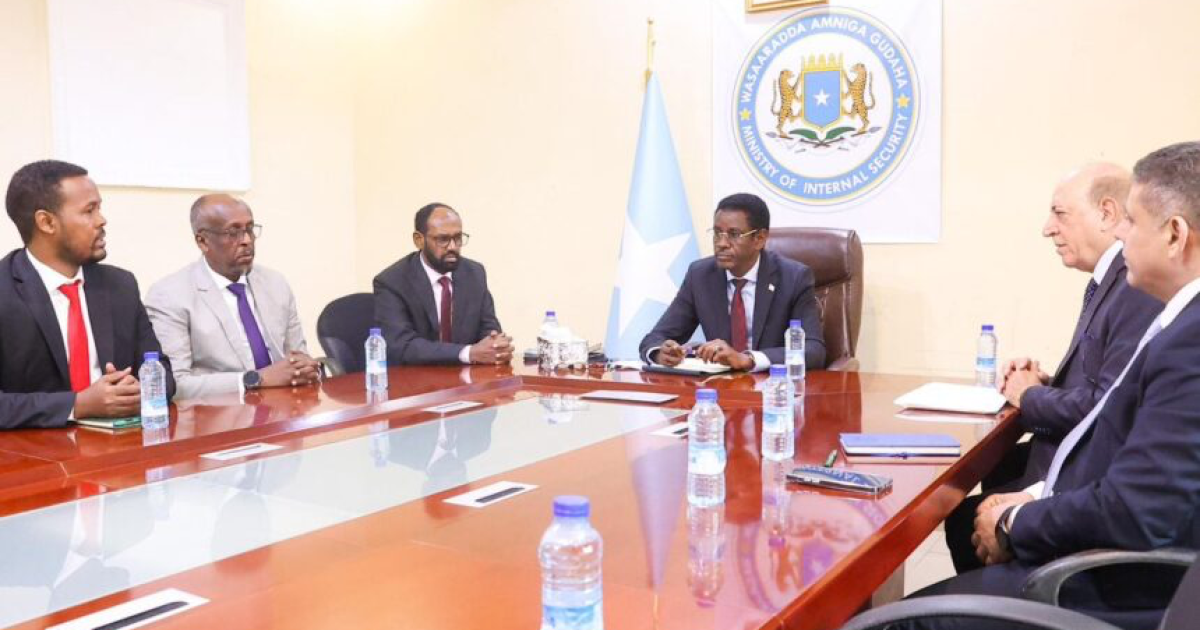 Wasiirka Amniga Gudaha XFS oo kulan la qaatay wafdi ka socda dalka Ciraaq