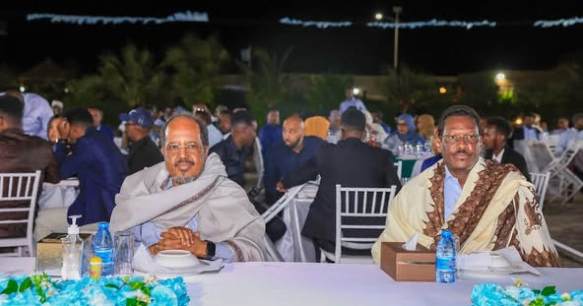 Madaxweynaha JFS oo ka qeyb-galay casho-sharaf uu u sameeyay Madaxweynaha Galmudug