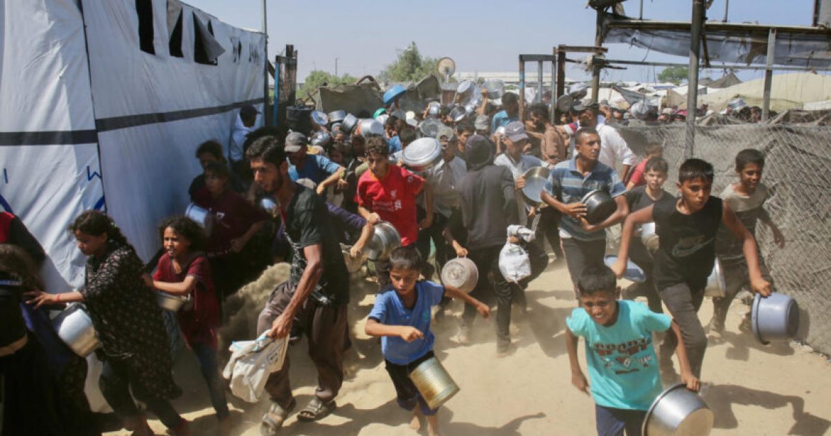 Ergay Mareykan ah oo booqanaya Gaza iyo dad raashin doon ah oo la dilay