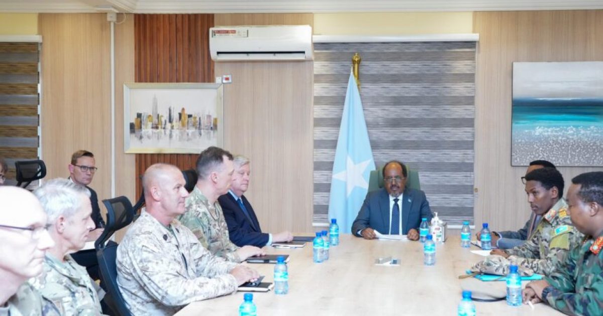 Madaxweyne Xasan Sheekh oo la kulmay Taliyaha cusub ee AFRICOM 