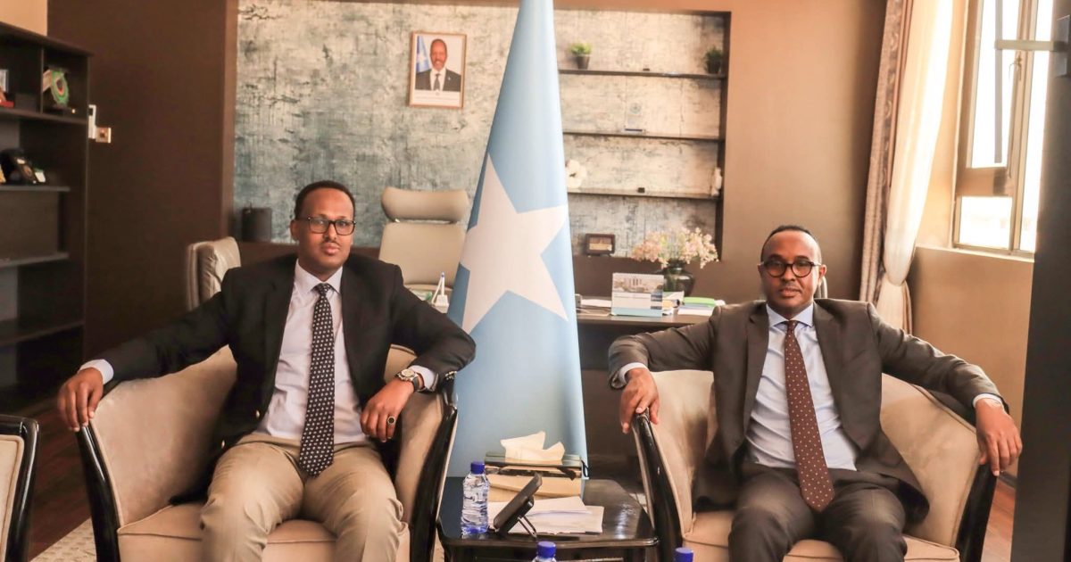 Guddoomiyaha Hay’adda SoDMA oo qaabilay Taliyihii hore ee NISA