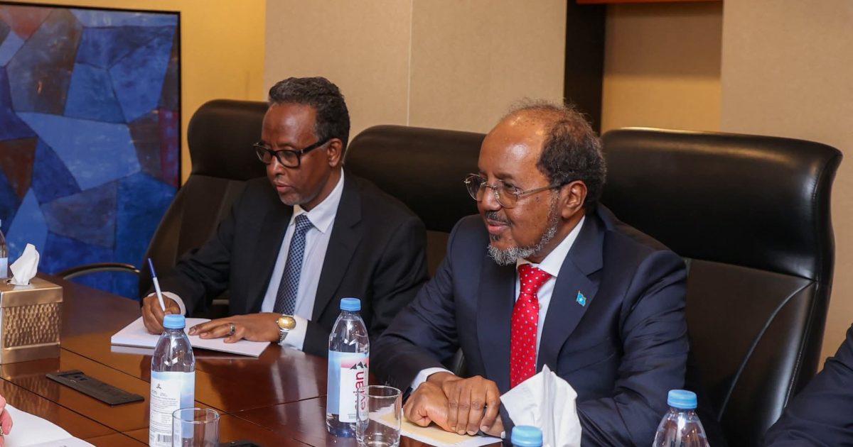 Madaxweyne Xasan Sheekh oo kulan la qaatay madax ka tirsan Dowladda Maraykanka