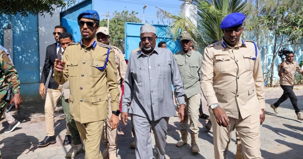 Ku-simaha Madaxweynaha JFS oo kormeeray Saldhigga Booliska degmada Warta Nabadda