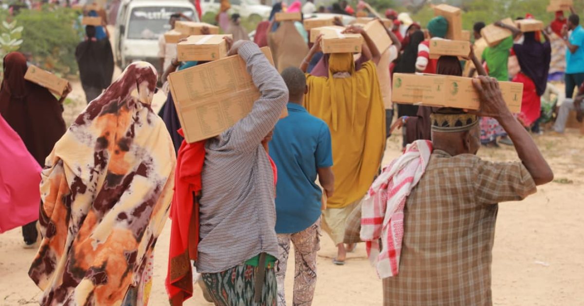 Hay’adda King Salmaan iyo Maxaasin Foundation oo qoysas danyar ah ugu qeybiyeen deeq Timir ah