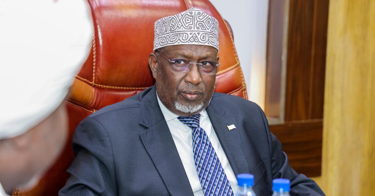 Guddoomiyaha Golaha Shacabka ee BJFS oo xafiiskiisa ku qaabilay Safiirka Suudaan 