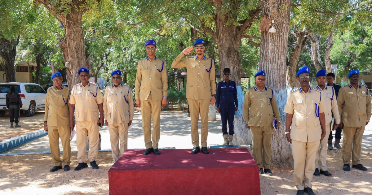 Taliyaha Booliska Soomaaliya Oo Tababar U Soo Xiray Saraakiil Booliis Ah