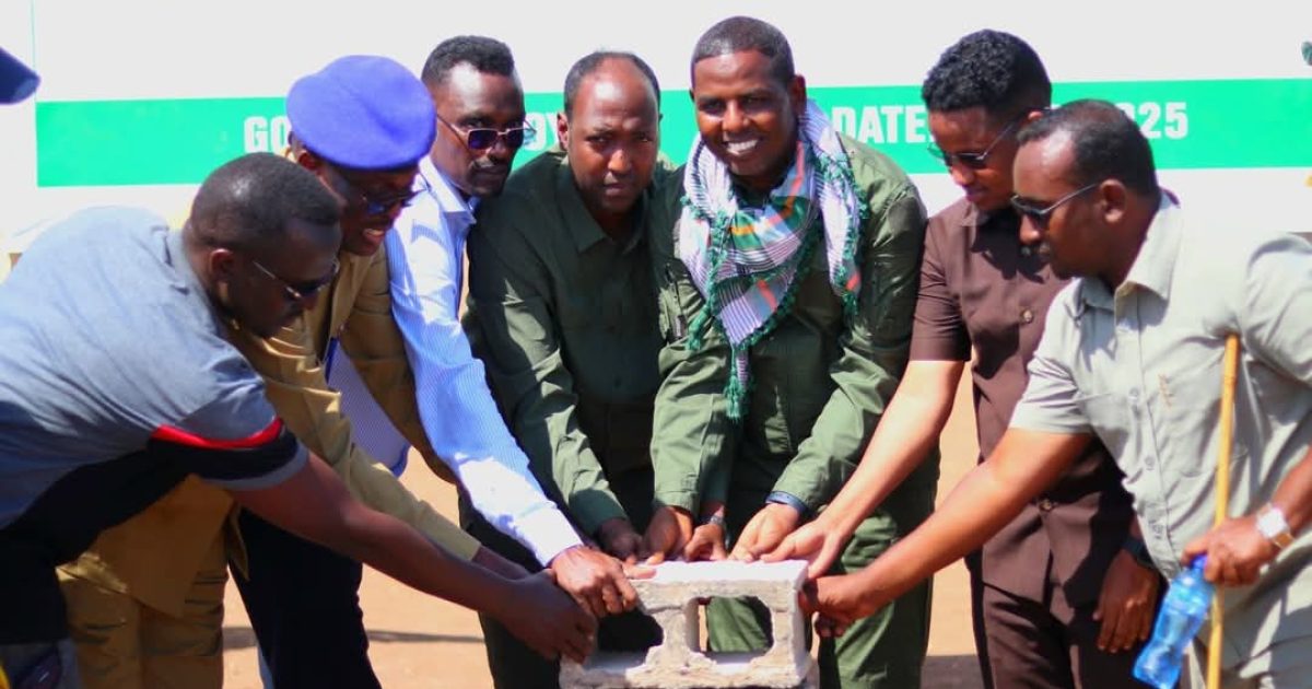 Maamulka Gobolka Shabeellaha Hoose Oo Dhagax-Dhigay Garoonka Ciyaaraha Degmada Afgooye