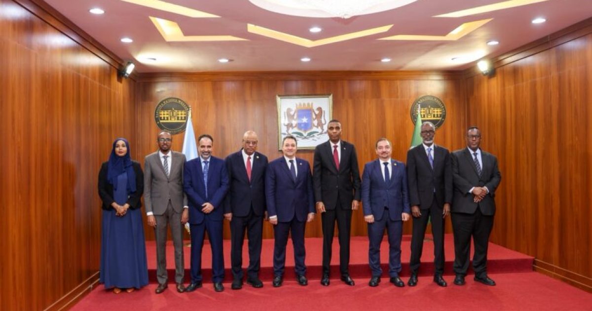 Ra’iisul Wasaaraha XFS Oo Xafiiskiisa Ku Qaabilay Wafdi Ka Socda Ururka Jaamacadda Carabta