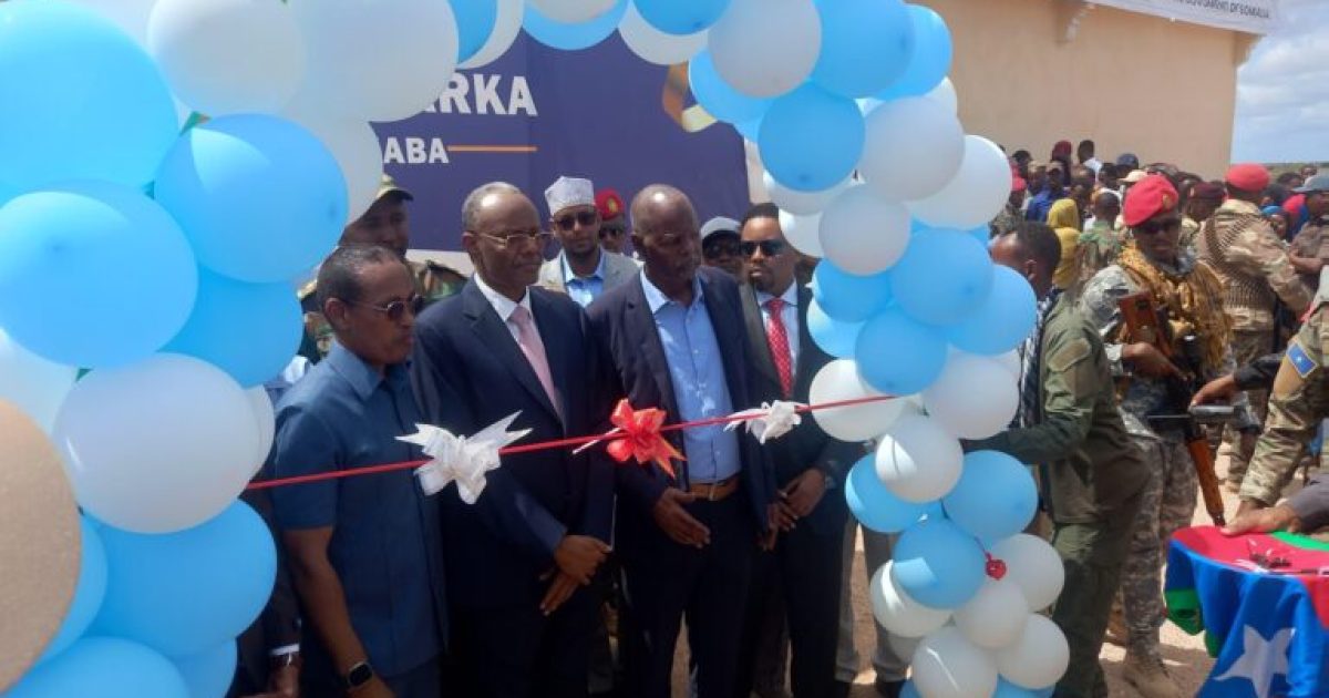 Madaxweynaha Koonfur Galbeed oo xarig jaray garoonka diyaaradaha cusub degmada Buurhakaba