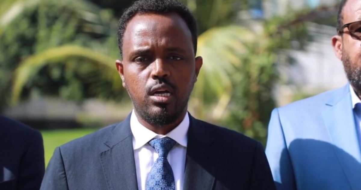 Afar fariimood oo ay dirtay jabinta difaacyadii iyo duullaankii Khawaarijta