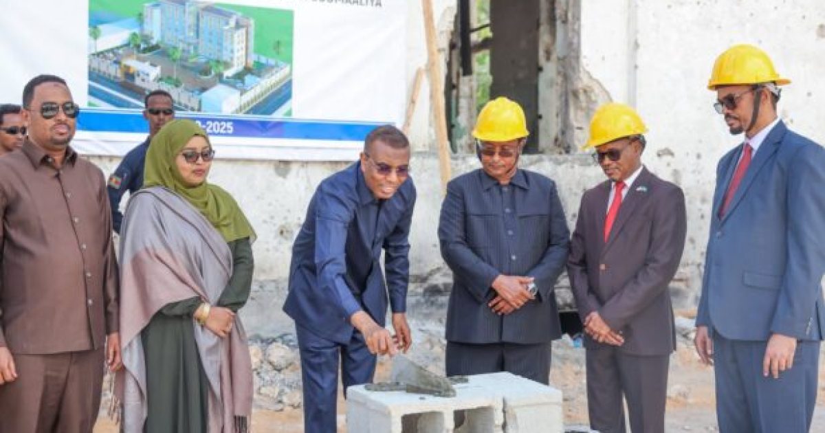 Ra’iisul Wasaaraha XFS Oo Dhagax-Dhigay Xaruntii Wasaaradda Waxbarashada Dalka