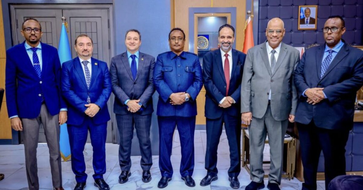 Duqa Muqdisho oo qaabilay wafdi ka socda Jaamacadda Carabta