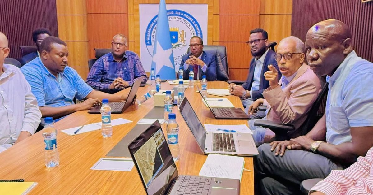 Wasiirka Howlaha Guud XFS oo dhageystay warbixinta Mashruuca Nagaad