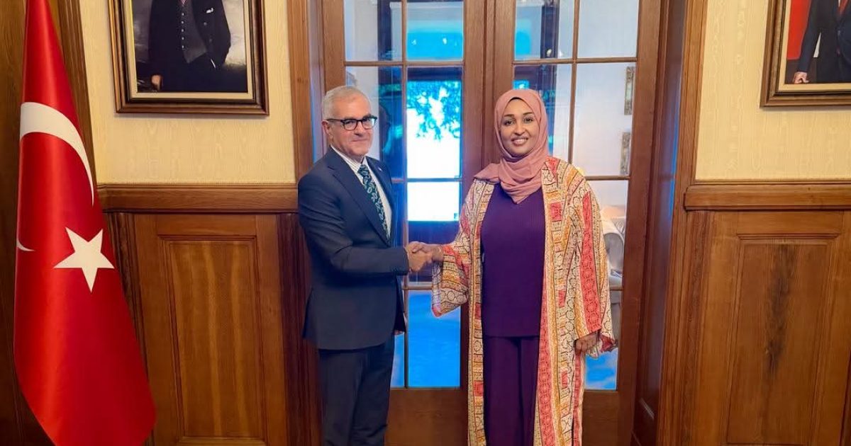 Wasiirka Qoyska XFS oo kulan doceedyo Geneva kula qaadatay Safiiro
