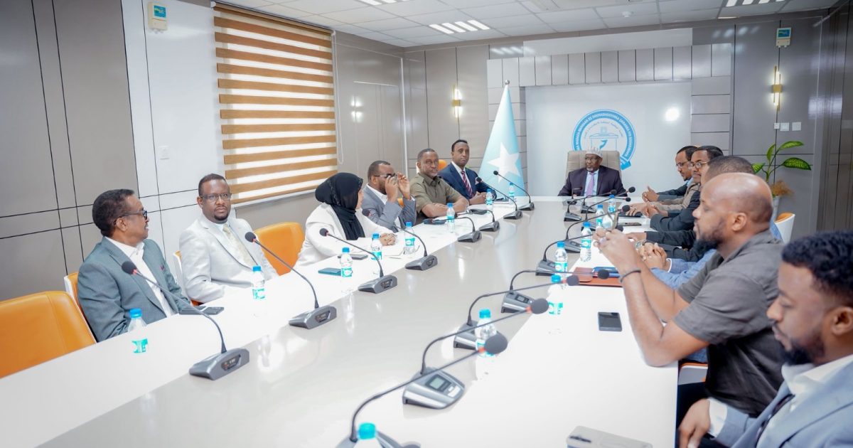 Guddoomiyaha Golaha Shacabka oo booqasho ku tagay Xarunta Dhexe ee Guddiga Doorashooyinka Qaranka