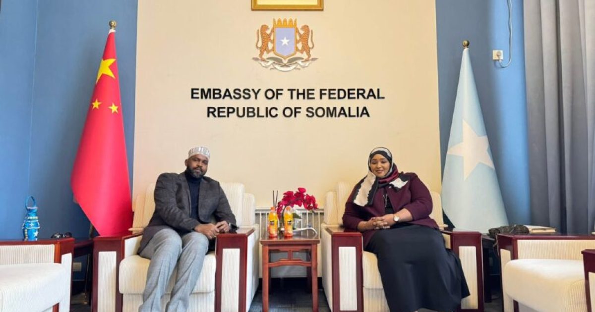 Xoghayaha Guud ee Golaha Shacabka oo booqday Safaaradda Soomaaliya ee Shiinaha.