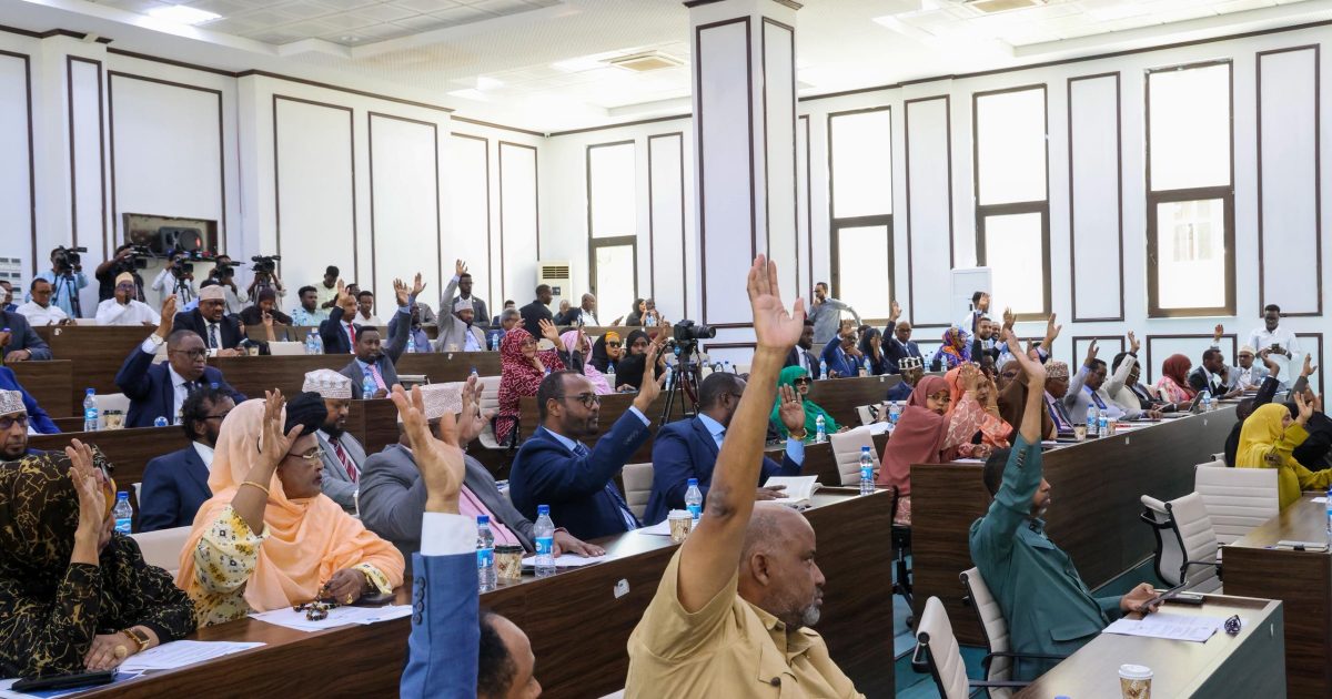 Mudaneyaasha Labada Aqal oo ansixiyay xisaab-xirka miisaaniyad-sanadeedkii 2024