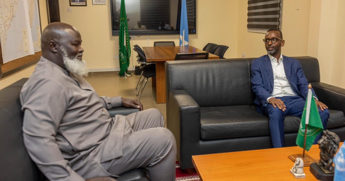 Ergeyga gaarka ah ee Madaxweynaha JFS u qaabilsan ilaalinta rayidka oo la kulmay Madaxa AUSSOM.