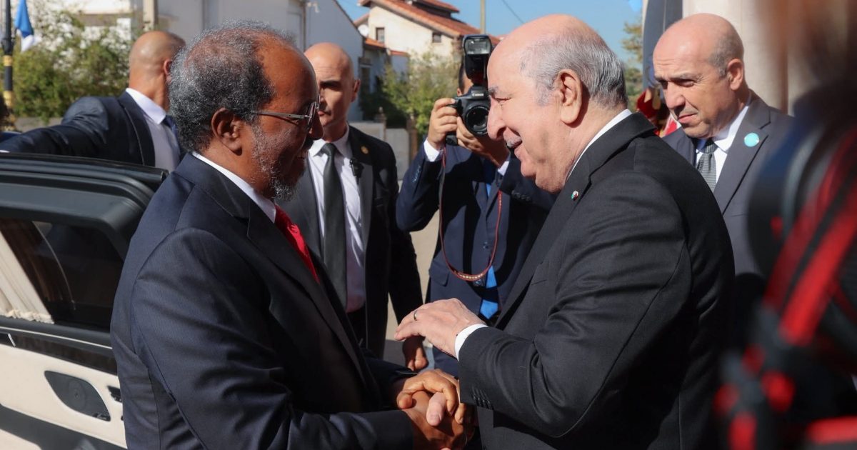 Madaxweyne Xasan Sheekh oo kulan la qaatay dhiggiisa Aljeeriya