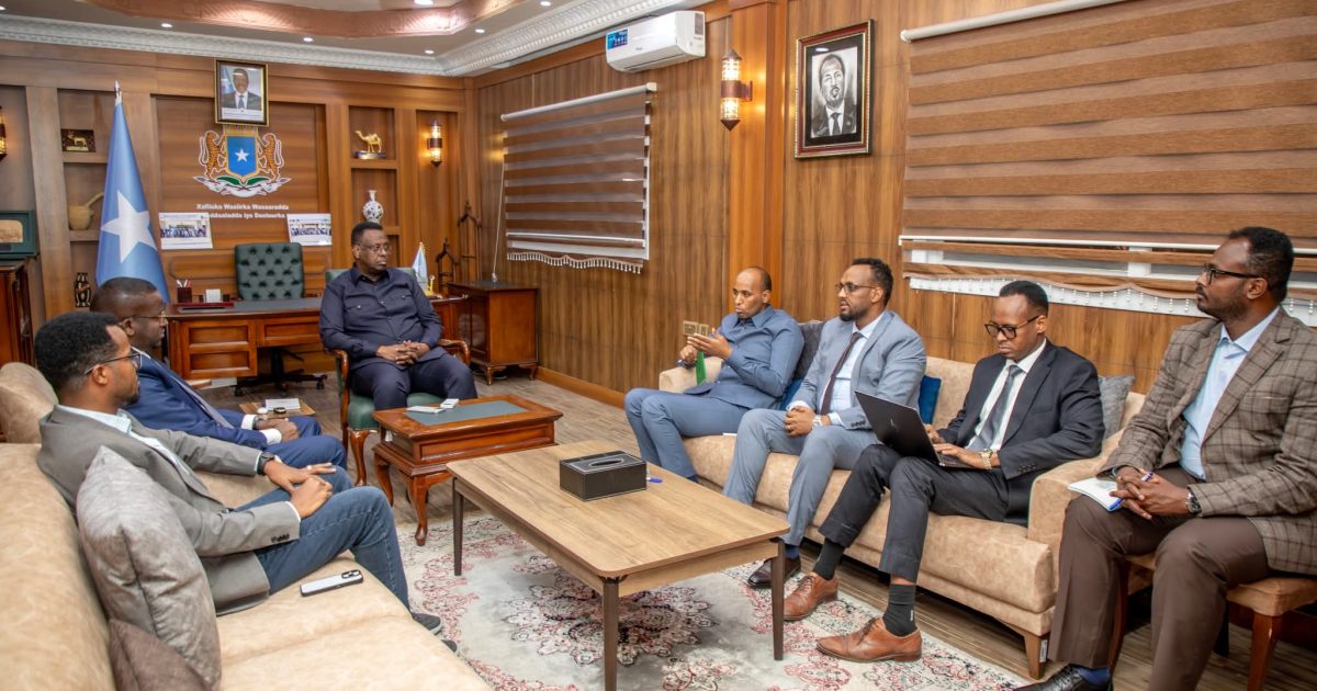 Wasiirka Cadaaladda XFS oo kulan la qaatay Wasiirrada maamul goboleedyada dalka.