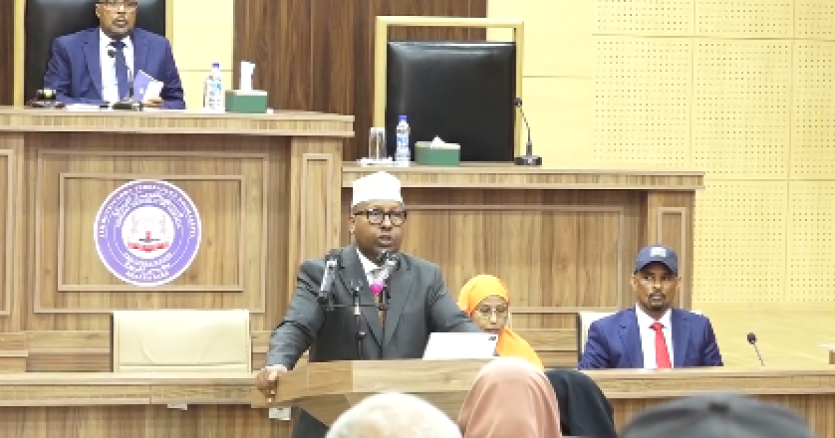 Wasiirka Gaashaandhigga XFS oo su’aalo laga weydiiyey dagaalka ka dhanka ah Khawaarijta.