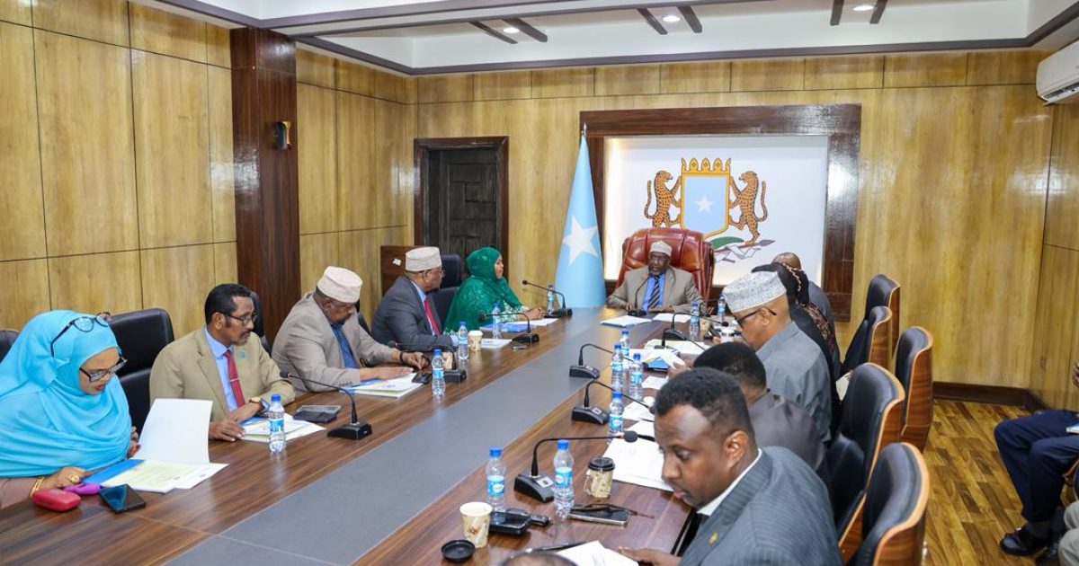 Guddoomiyaha Golaha Shacabka BJFS oo Shir Guddoomiyey Kulanka Guddiga Joogtada ah.