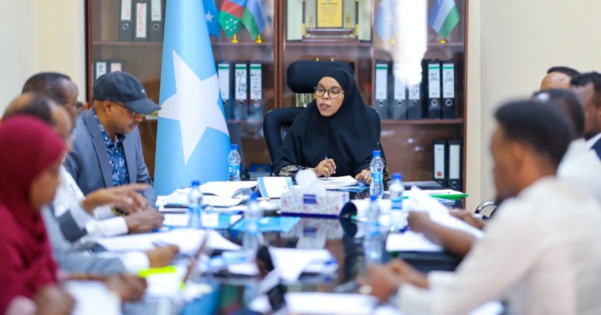 Guddiga Arrimaha Gudaha Iyo Dib-U-Heshiisiinta Arrimaha Federaalka Oo Kulan Su’aalo Waydiin Ah Layeeshay Qaar Kamid Ah Mas’uuliyiinta Wasaaradda Arrimaha Gudaha