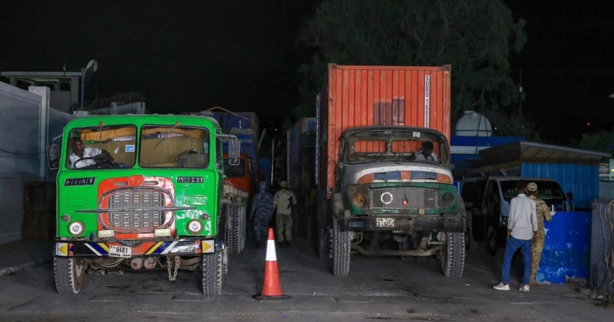 Wasiirka Dekadaha XFS oo daahfuray isbadal lagu saacadaha shaqada ee dekadda Muqdisho
