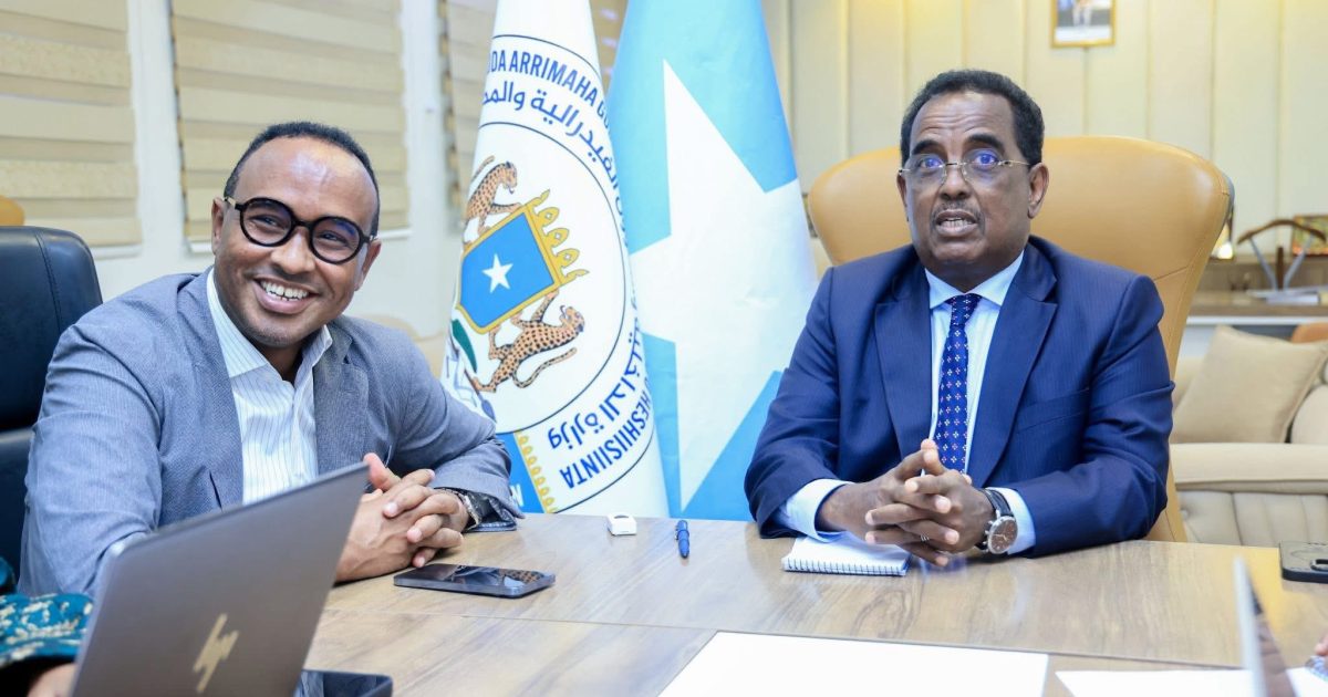 Wasiirka Arrimaha Gudaha XFS oo la kulmay mas’uuliyiinta hay’adda SoDMA