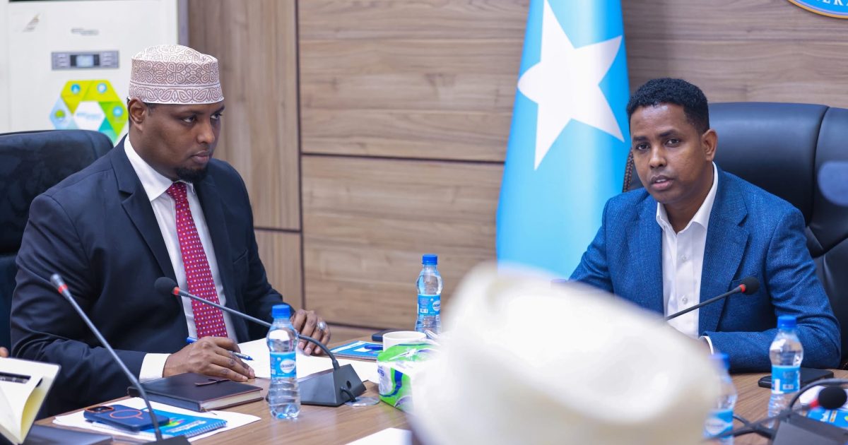 Wasiirka Qorshaynta XFS Oo Maanta Hortagay Guddiga Arrimaha Dibada Iyo Qorshaynta Aqalka Sare