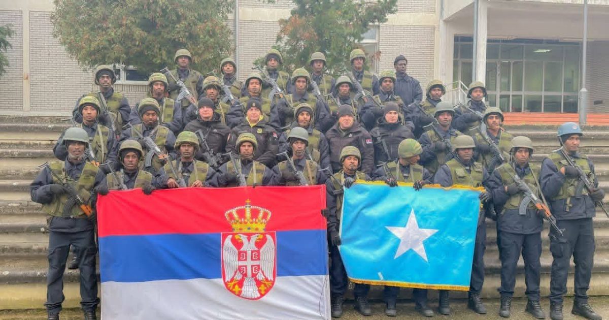 Safiirka Soomaaliya ee Serbia oo booqday ciidamo tababar ku qaadanaya dalkaas