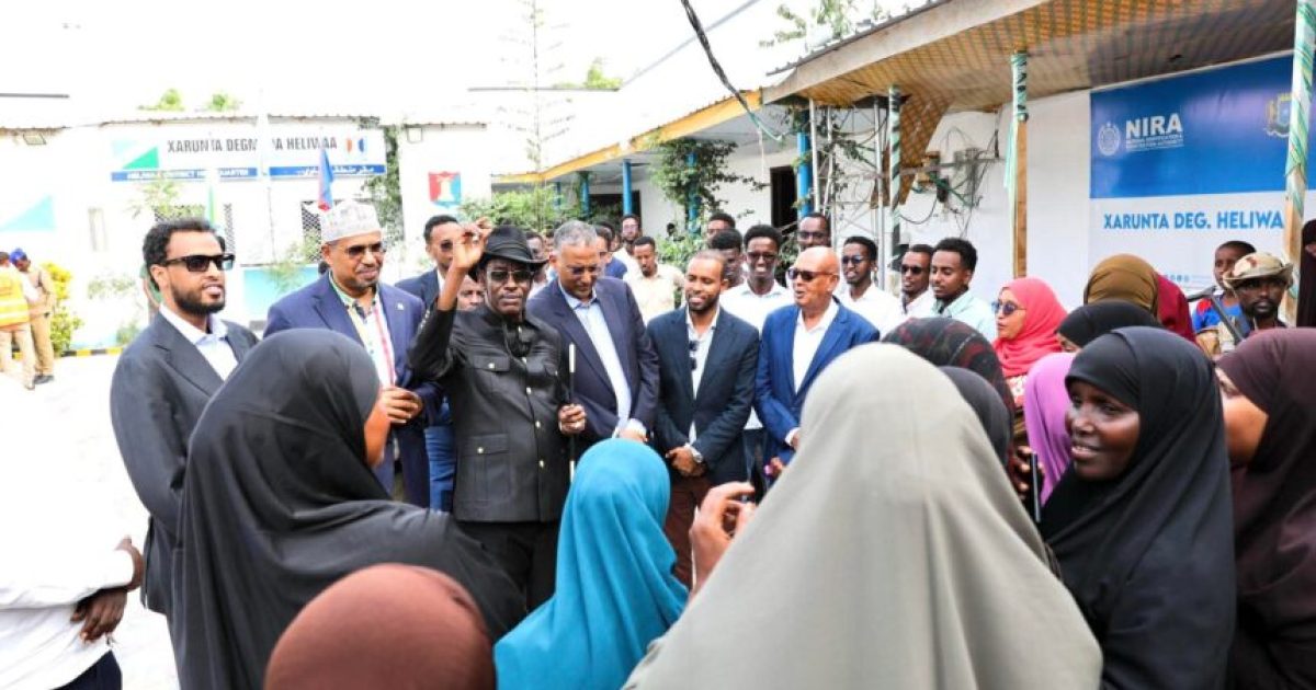 Wasiirka Amniga Gudaha oo Shacabka ugu Baaqay Qaadashada Kaarka Codbixinta