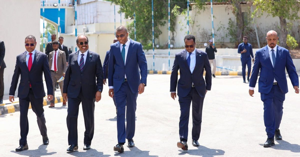 Ra’iisul Wasaare Xamsa oo bogaadiyay Xildhibaannada BJFS