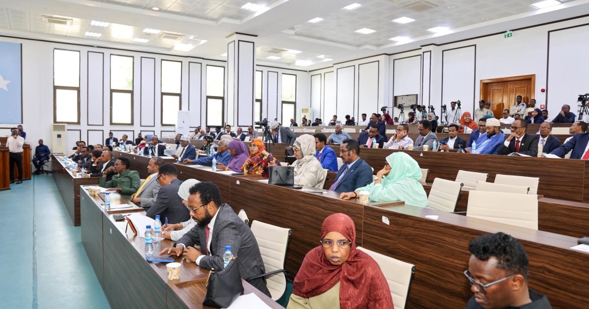 Golaha Shacabka oo Marsiiyey Akhrinta 1-aad ee Hindise Sharciyeedka Ciidanka Booliiska Soomaaliyeed.