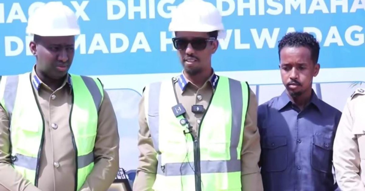 Taliyaha CXDS oo dhagax-dhigay Saldhigga degmada Howlwadaag.