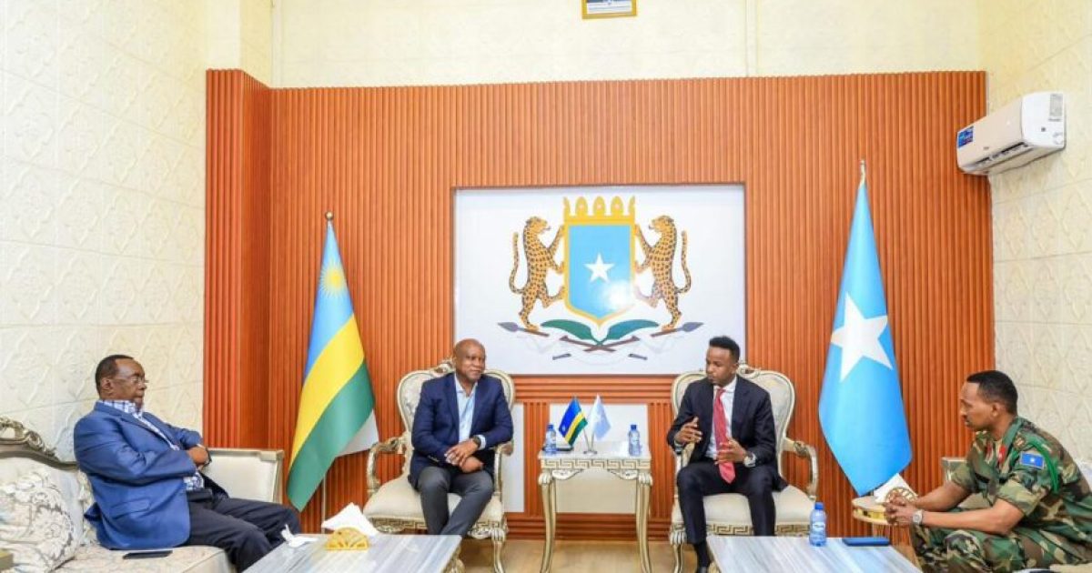 Wasiirka Gaashaandhigga Rwanda oo Muqdisho lagu soo dhaweeyay.