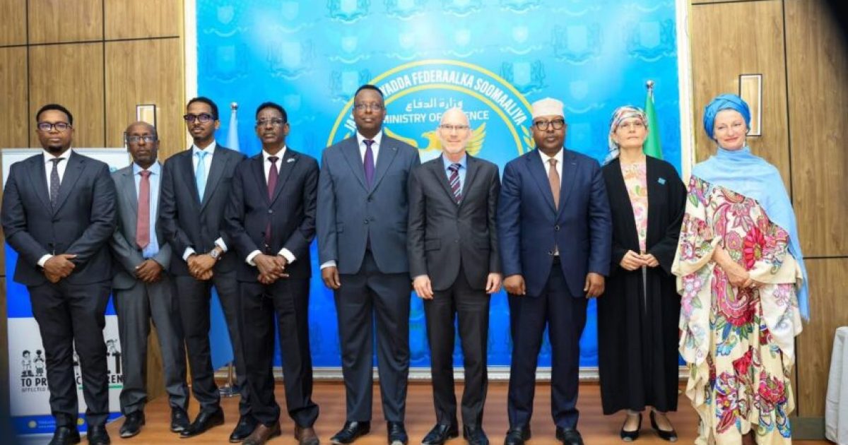 Guddoomiyaha Golaha Shacabka BJFS oo xafiiskiisa ku qaabilay Safiirka Sucuudiga ee Soomaaliya.