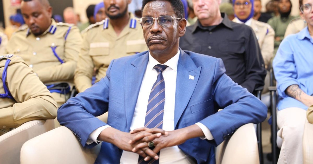 Wasiirka Amniga Gudaha Federaalka oo tababar u soo xiray gabdho ka tirsan Ciidanka Boliiska.