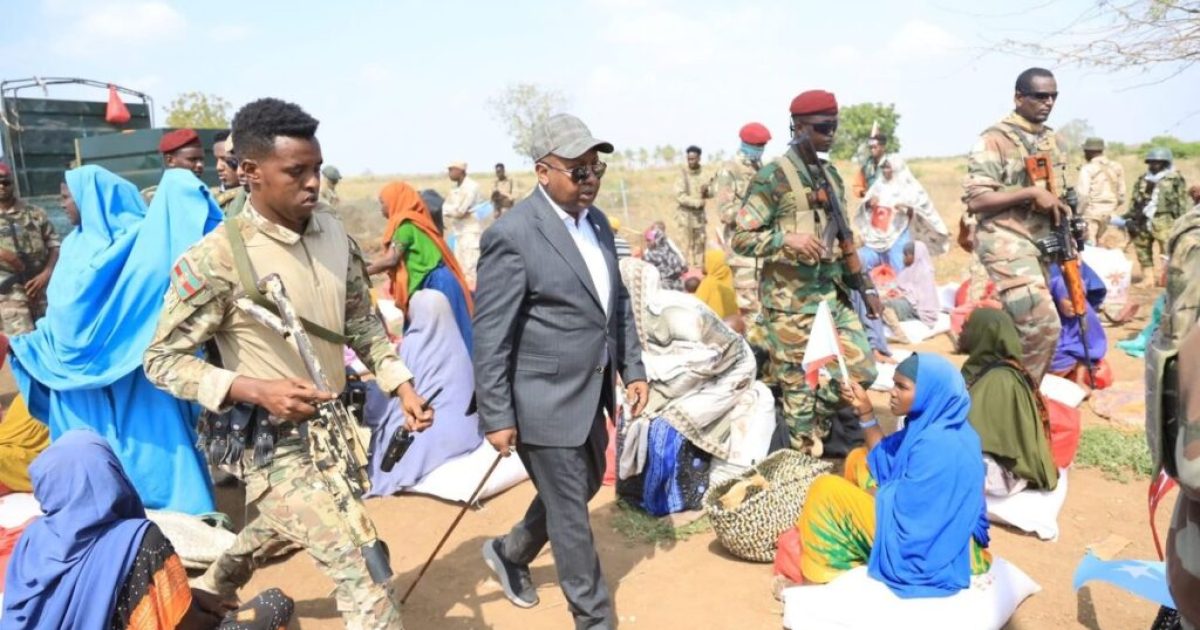 Dowladda Soomaaliya Oo Deeq Cunno Iyo Daawo Ah Gaarsiisay Deegaannada Sabiid Iyo Caanoole