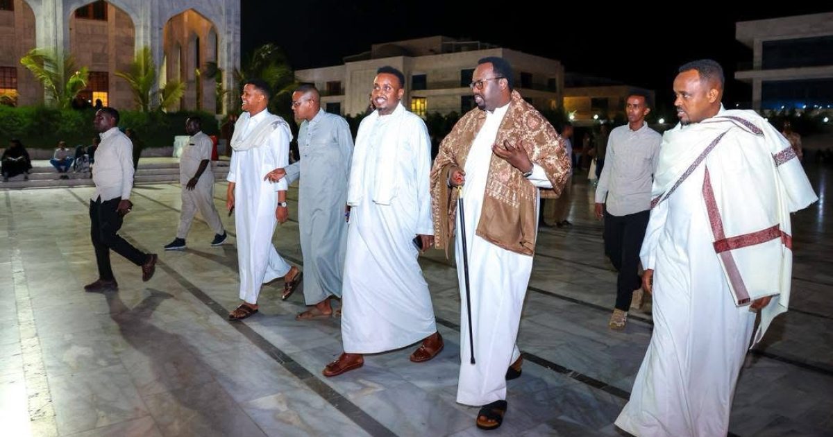 Ra’iisul Wasaare kuxigeenka dalka oo kulan la qaatay qaar kamid ah bulshada caasimadda