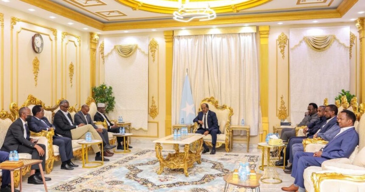 Madaxweynaha JFS oo Wada-tashiyo Qaran la yeeshay Madaxdii hore iyo Siyaasiyiin Soomaaliyeed