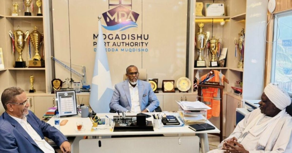 Maareeyaha Dekedda Muqdisho oo la kulmay wafdi ka socday Dalka Sudan