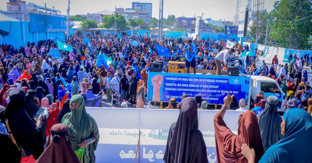 Haweenka Soomaaliyeed oo bannaanbax ka dhan ah xadgudub Israa’iil ee Soomaaliya ka dhigay Muqdisho